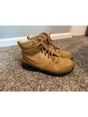 Nike Lace Up Boots Size 6Y/Women’s 7.5